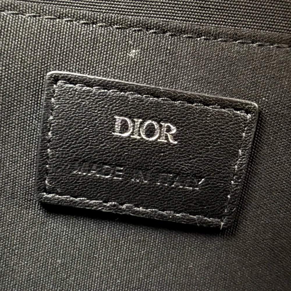 DIOR TOILETRY BAG - Picture 8 of 8